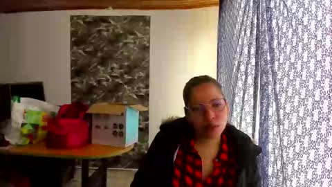 Snapshot of laura_marlyn chatting on 12.19.24 LARA online show from 12.19.24