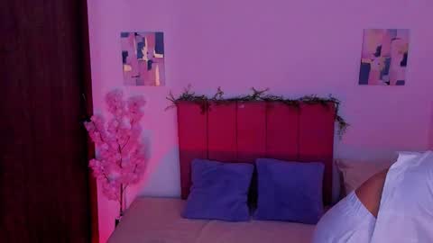 Laura Rose online show from 10.24.25