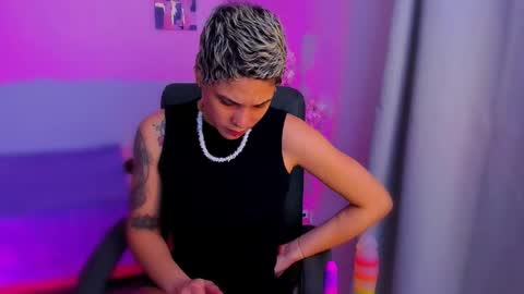 Laura Rose online show from 11.22.25