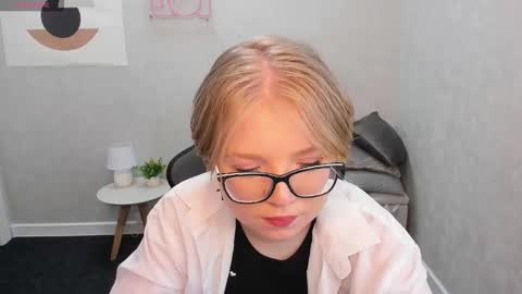 Snapshot of lauraaa_smith chatting on 02.08.26 Laura online show from 02.08.26