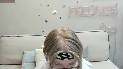 Snapshot of lauraaa_smith chatting on 02.23.26 Laura online show from 02.23.26