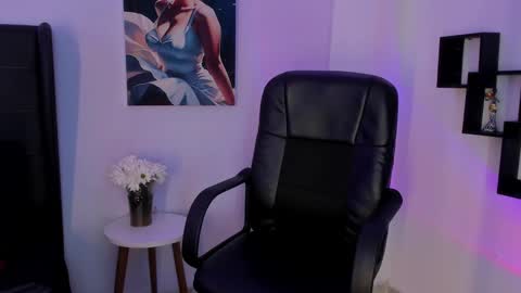 Laura Blue online show from 02.25.25