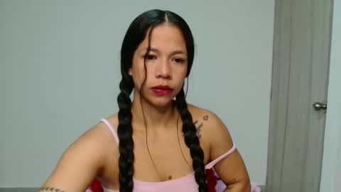 Snapshot of lauracb_ chatting on 11.19.25 lauracb online show from 11.19.25