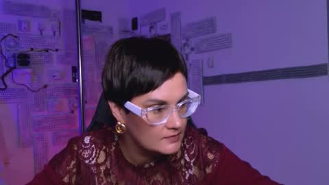 Snapshot of lauradavidsons chatting on 09.11.25 lauradavidsons online show from 09.11.25