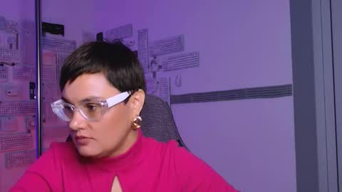 Snapshot of lauradavidsons chatting on 09.12.25 lauradavidsons online show from 09.12.25