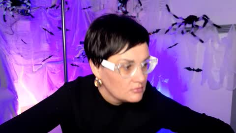 Snapshot of lauradavidsons chatting on 10.16.25 lauradavidsons online show from 10.16.25