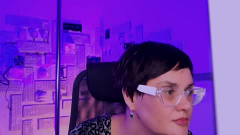 Snapshot of lauradavidsons chatting on 11.07.25 lauradavidsons online show from 11.07.25