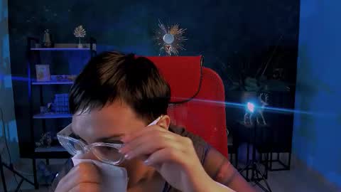 Snapshot of lauradavidsons chatting on 11.22.25 lauradavidsons online show from 11.22.25