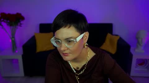 Snapshot of lauradavidsons chatting on 11.22.25 lauradavidsons online show from 11.22.25