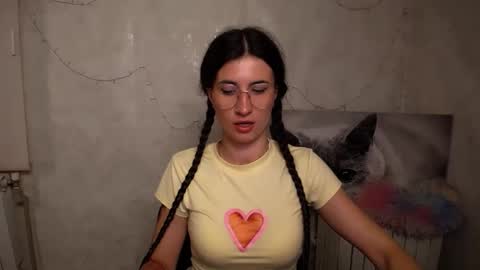 Snapshot of lauradre_ chatting on 05.26.26 Laura online show from 05.26.26