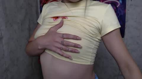 Snapshot of lauradre_ chatting on 06.01.26 Laura online show from 06.01.26