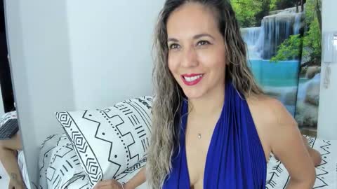 Snapshot of laurafarrely chatting on 01.19.26 Laura online show from 01.19.26