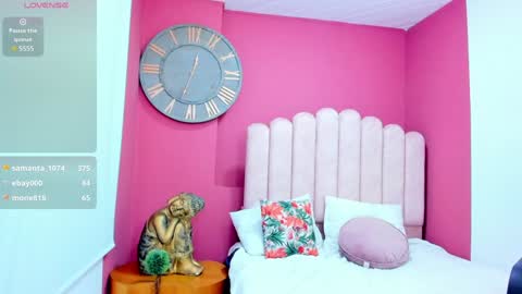 Laura Glowing online show from 12.07.24