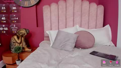 Laura Glowing online show from 03.06.25