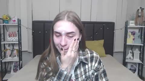 Snapshot of laurahlot chatting on 10.13.25 LauraHlot online show from 10.13.25