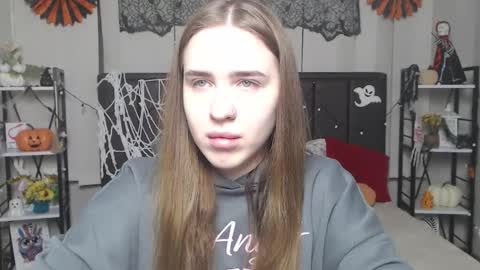 Snapshot of laurahlot chatting on 10.29.25 LauraHlot online show from 10.29.25