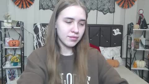 Snapshot of laurahlot chatting on 11.10.25 LauraHlot online show from 11.10.25