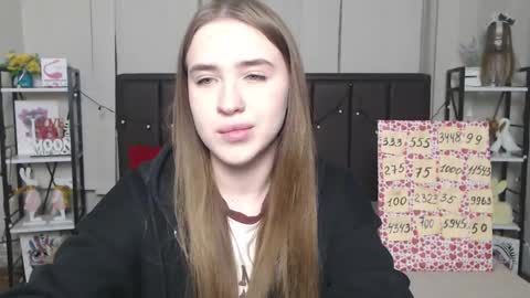 Snapshot of laurahlot chatting on 11.21.25 LauraHlot online show from 11.21.25