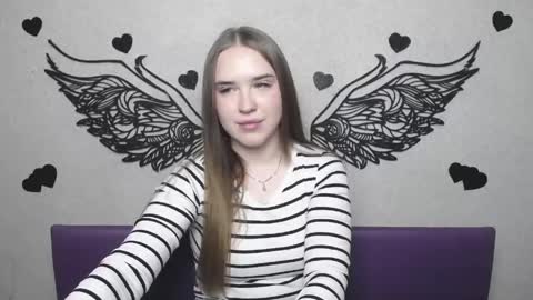 LauraHlot online show from 04.18.26