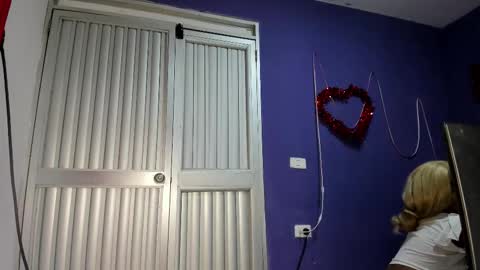 Snapshot of laurahot_699 chatting on 11.18.25 laurahot_699 online show from 11.18.25