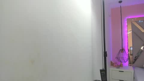 laura  online show from 02.07.26