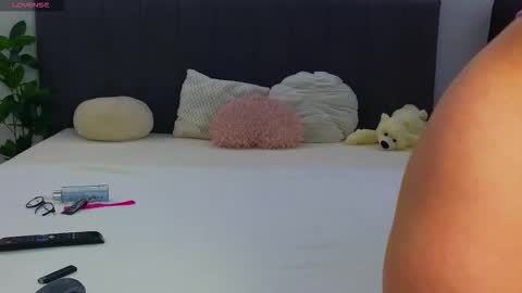 Snapshot of lauramirage chatting on 11.27.25 LauraMirage online show from 11.27.25