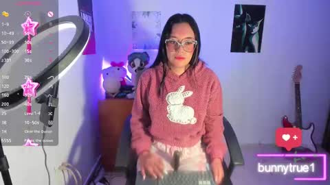 Snapshot of lauraohana chatting on 03.12.25 lauraohana online show from 03.12.25