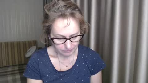 Lauraoven1 online show from 01.16.25