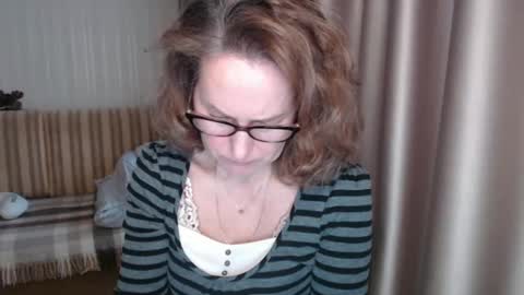 Lauraoven1 online show from 02.12.25