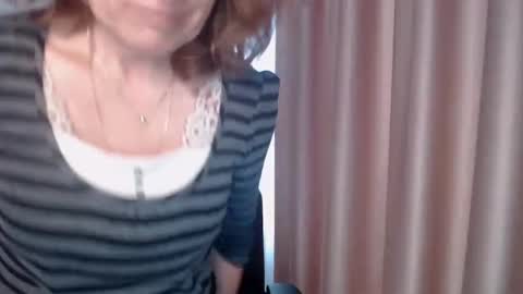 Lauraoven1 online show from 02.14.25