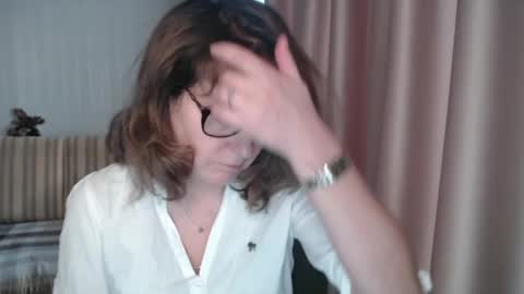 Lauraoven1 online show from 02.23.25