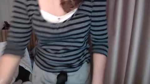 Lauraoven1 online show from 11.25.25