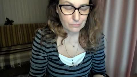 Lauraoven1 online show from 01.17.26