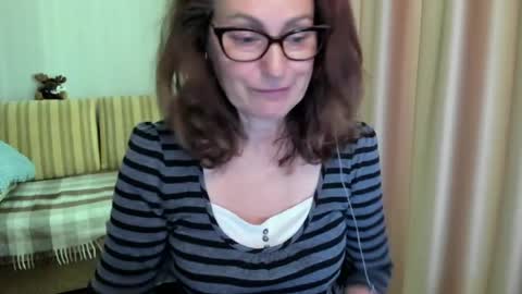 Snapshot of lauraoven1 chatting on 06.19.26 Lauraoven1 online show from 06.19.26