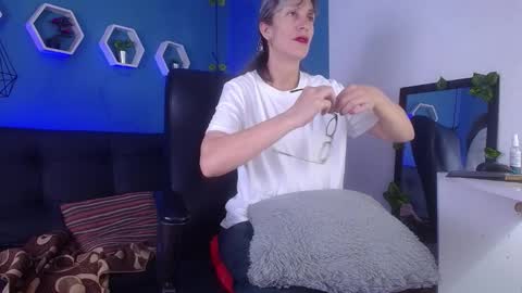 Laura Sofia online show from 02.28.26