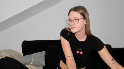 Laura Lara Sommer online show from 05.19.26