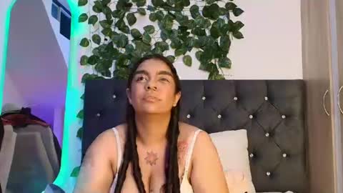 Snapshot of lauravince4195 chatting on 06.20.26 laura online show from 06.20.26
