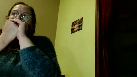 Snapshot of laureanne50 chatting on 12.06.24 laureanne online show from 12.06.24