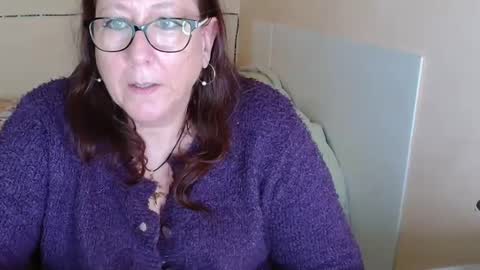 Snapshot of laureanne50 chatting on 01.28.25 laureanne online show from 01.28.25