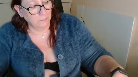 Snapshot of laureanne50 chatting on 03.08.25 laureanne online show from 03.08.25