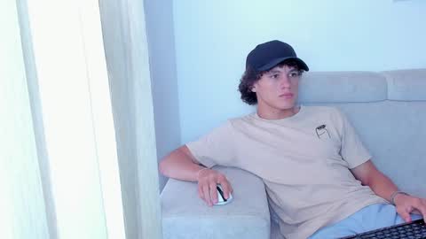 Laureent online show from 01.26.25