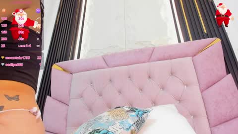 Snapshot of laurem_paulette chatting on 12.30.24 Laurem online show from 12.30.24