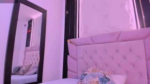 Snapshot of laurem_paulette chatting on 03.08.25 Laurem online show from 03.08.25