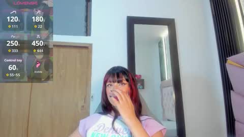 Snapshot of laurem_paulette chatting on 11.06.25 Laurem online show from 11.06.25