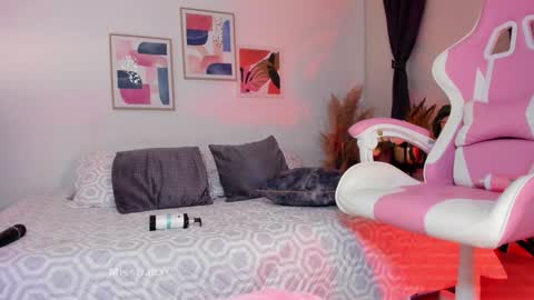 MissLauren online show from 12.12.24