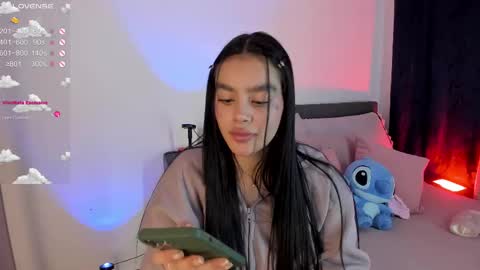 Snapshot of lauren_camila1 chatting on 11.18.25 Lau online show from 11.18.25