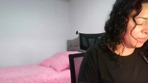 laurenhot94 online show from 02.18.26