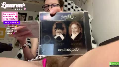Snapshot of laurenipsumsit chatting on 05.19.26 Lauren online show from 05.19.26