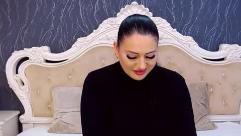 Laura online show from 12.16.25