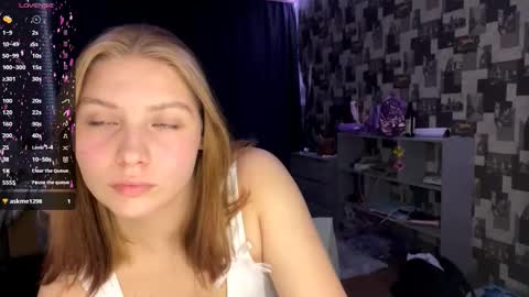 Snapshot of laurenjungling chatting on 11.20.25 Hannah online show from 11.20.25